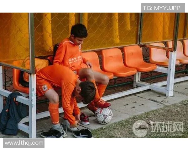 假冒球星足球背后的黑暗产业链与球迷信任危机解析