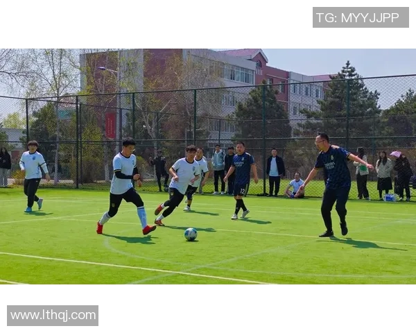 巨星足球炫技时刻震撼进筐点燃赛场激情瞬间