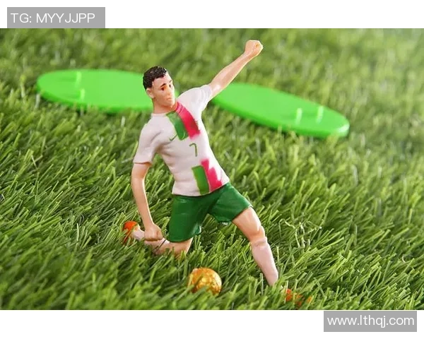 精致足球球星手办展现运动魅力与艺术工艺完美融合